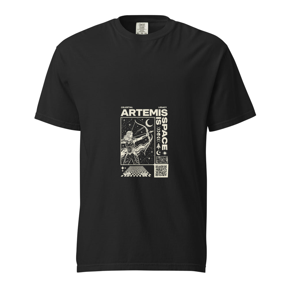 T-shirt in cotone pesante nera vista di fronte, con Artemide arciera, stelle, luna, scritte color avorio e QR