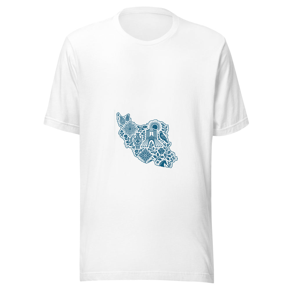 Maglietta unisex bianca vista di fronte. Un contorno iraniano stilizzato raccoglie motivi a goccia, medaglioni geometrici, un vaso, un uccello e una testa di cavallo fra tralci. Mockup del capo completo.