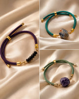 Tre bracciali in cordoncino di seta — la fotografia in bottega