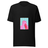 Maglietta unisex nera vista di fronte. La torre Azadi vista dal basso, tinta di rosa, attraversa il nome TEHRAN ripetuto in ciano su fondo chiaro. Mockup del capo completo.