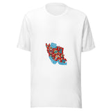 Maglietta unisex bianca vista di fronte. Una sagoma iraniana accoglie grandi fiori e foglie su fondo rosso; tre superfici turchesi portano i nomi del Caspio, del Golfo Persico e del Golfo di Oman. Mockup del capo completo.