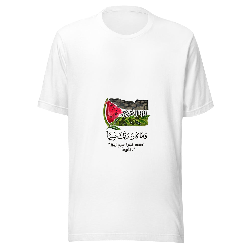 Maglietta unisex bianca vista di fronte. Una bandiera simbolica accosta anguria, muro scuro, motivo della kefiah e ramo d’ulivo. Mockup del capo completo.
